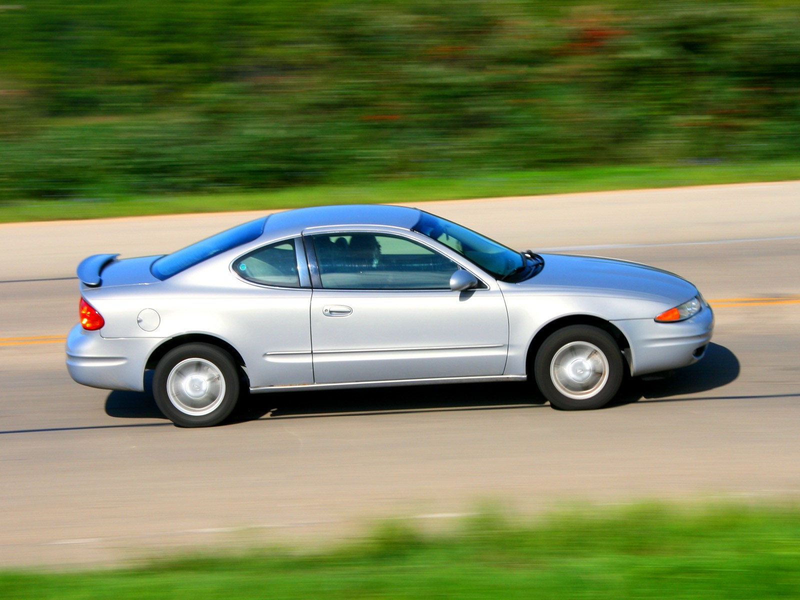 Oldsmobile Alero Coupe photo 5