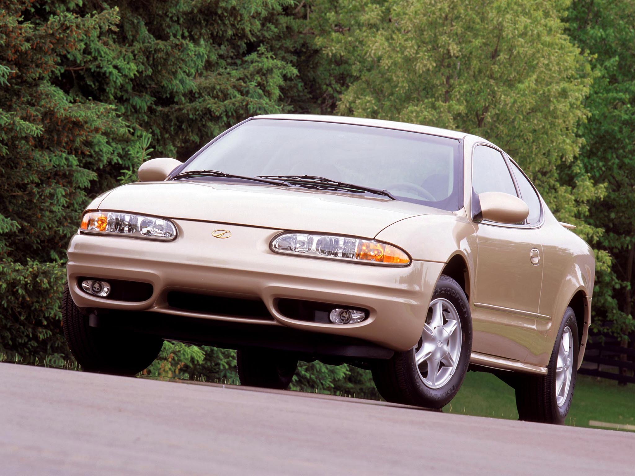 Oldsmobile Alero Coupe photo 8