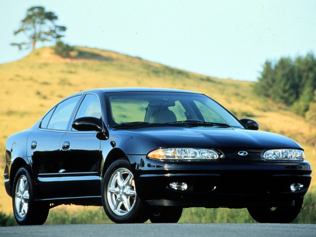 Oldsmobile Alero Sedan photo 10