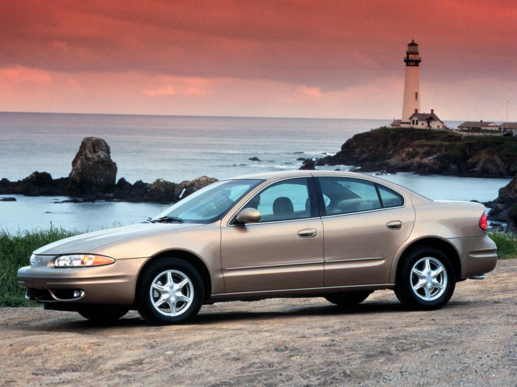 Oldsmobile Alero Sedan photo 11