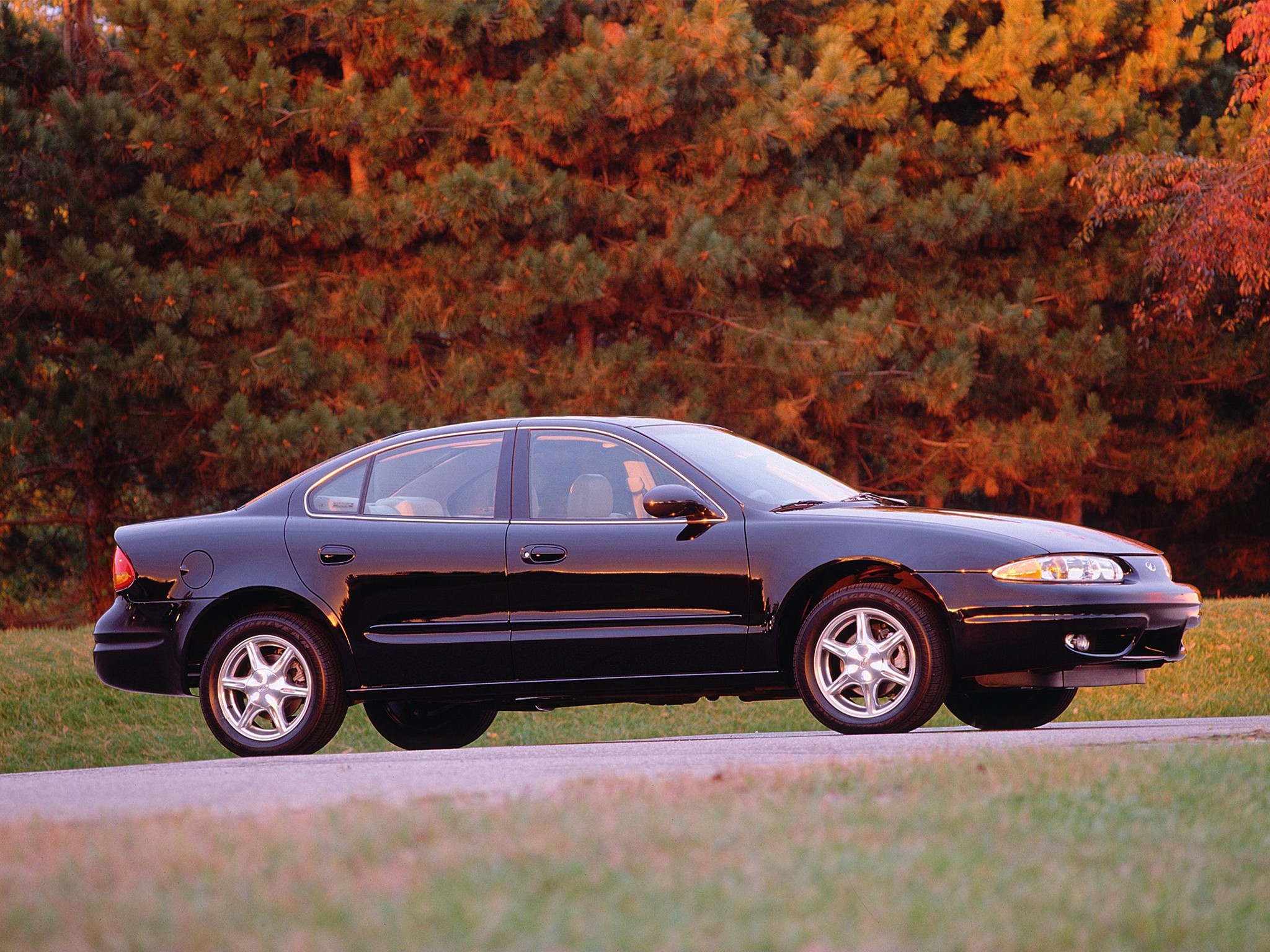 Oldsmobile Alero Sedan photo 12