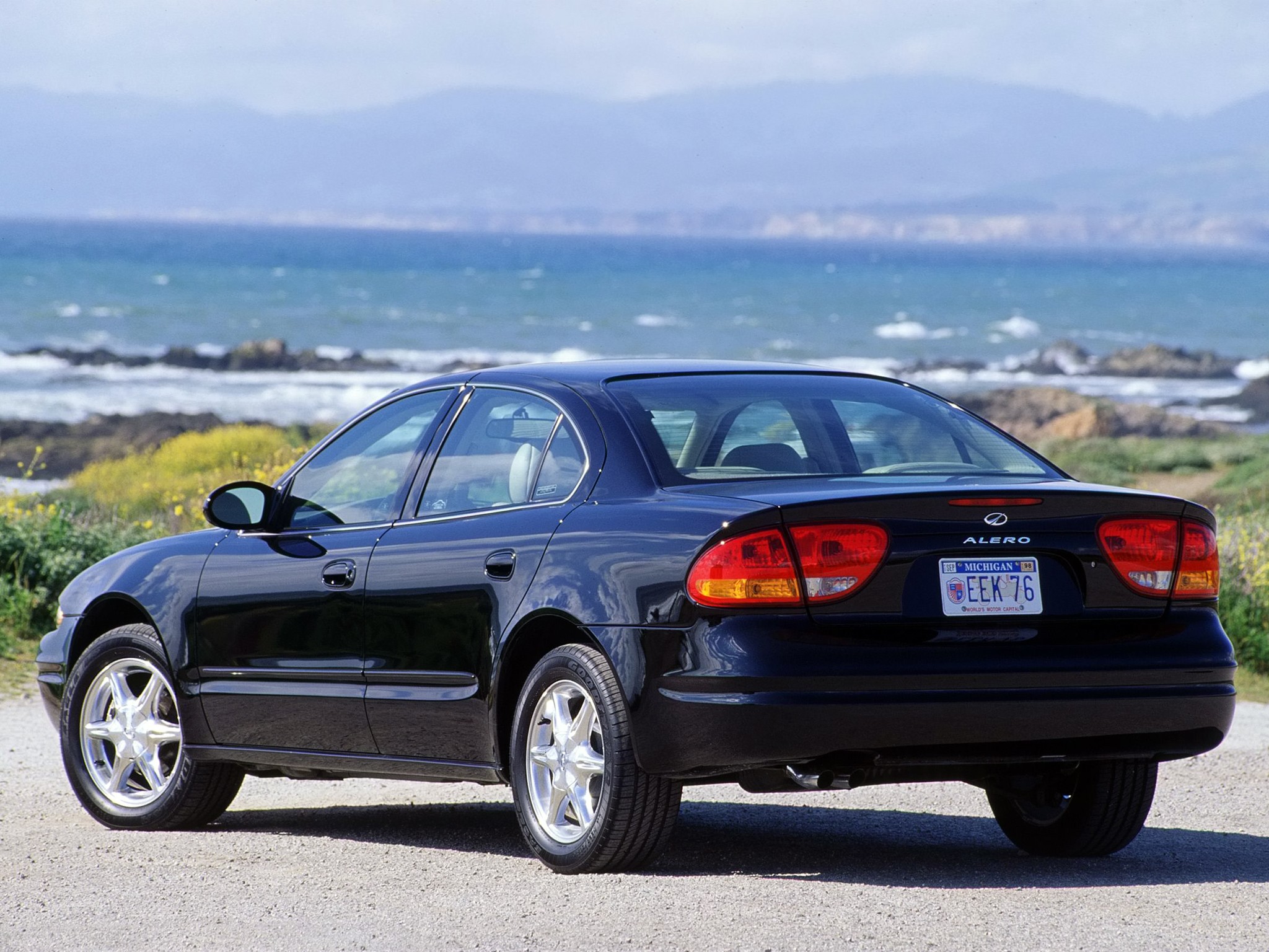 Oldsmobile Alero Sedan photo 13