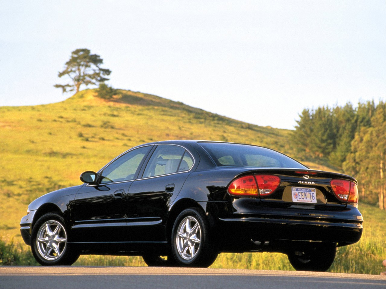 Oldsmobile Alero Sedan photo 14