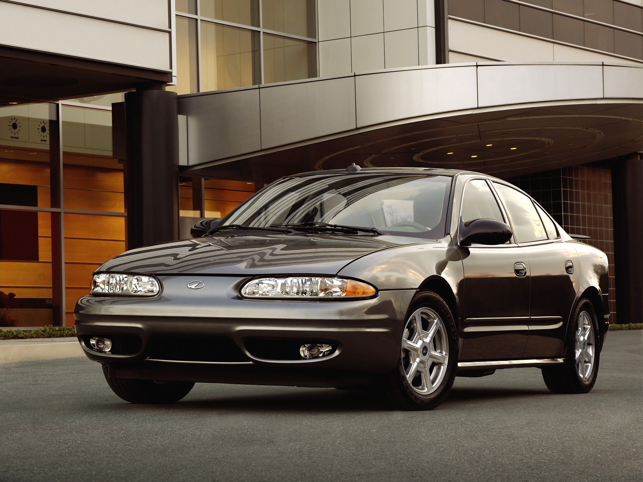 Oldsmobile Alero Sedan photo 16