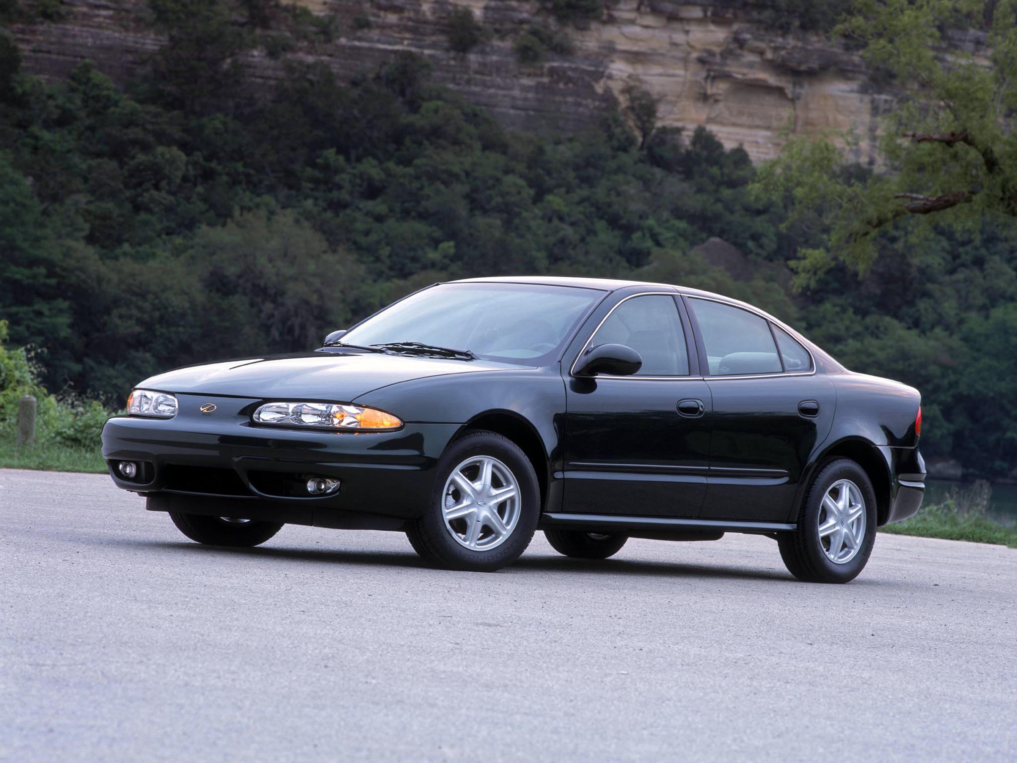 Oldsmobile Alero Sedan photo 5