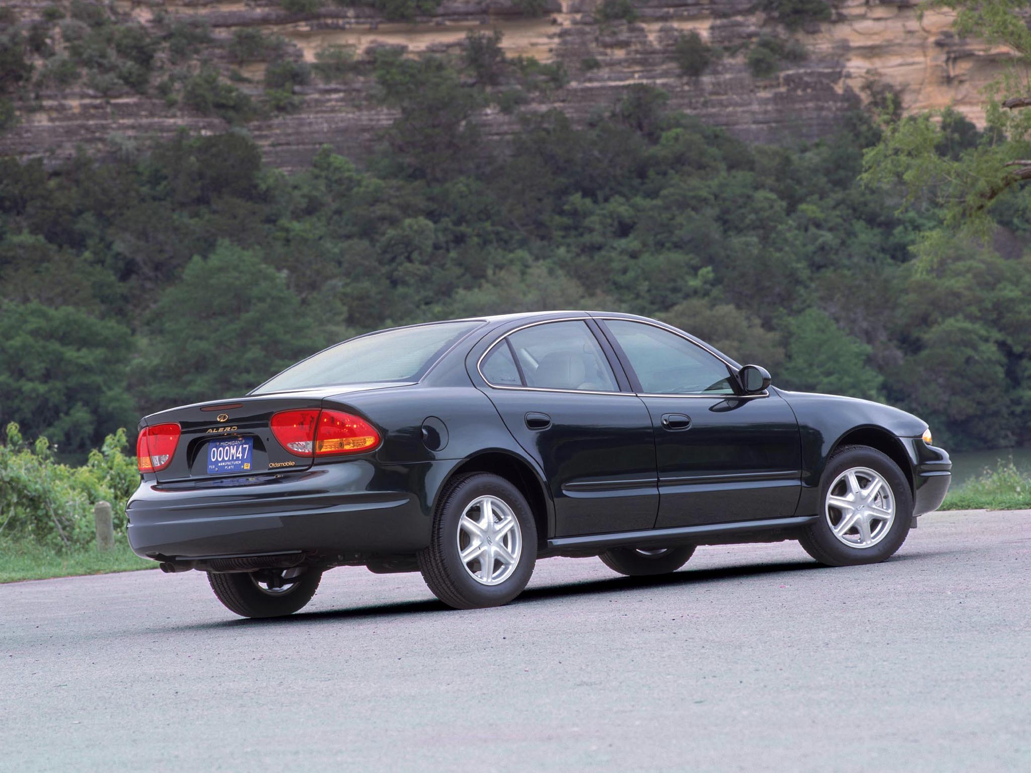 Oldsmobile Alero Sedan photo 6