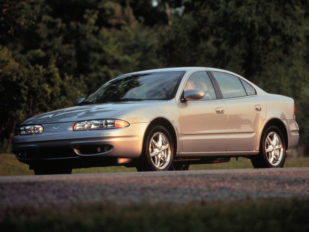 Oldsmobile Alero Sedan photo 8