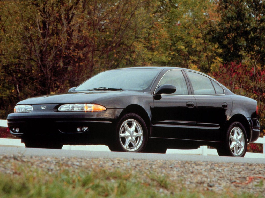 Oldsmobile Alero Sedan photo 9