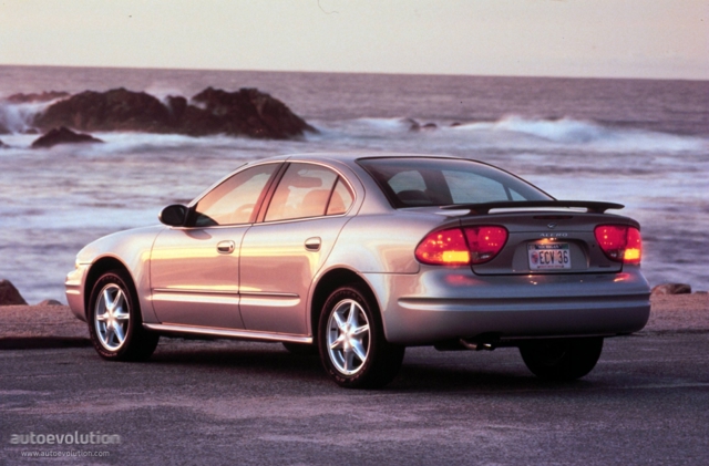 Oldsmobile Alero Sedan photo 1