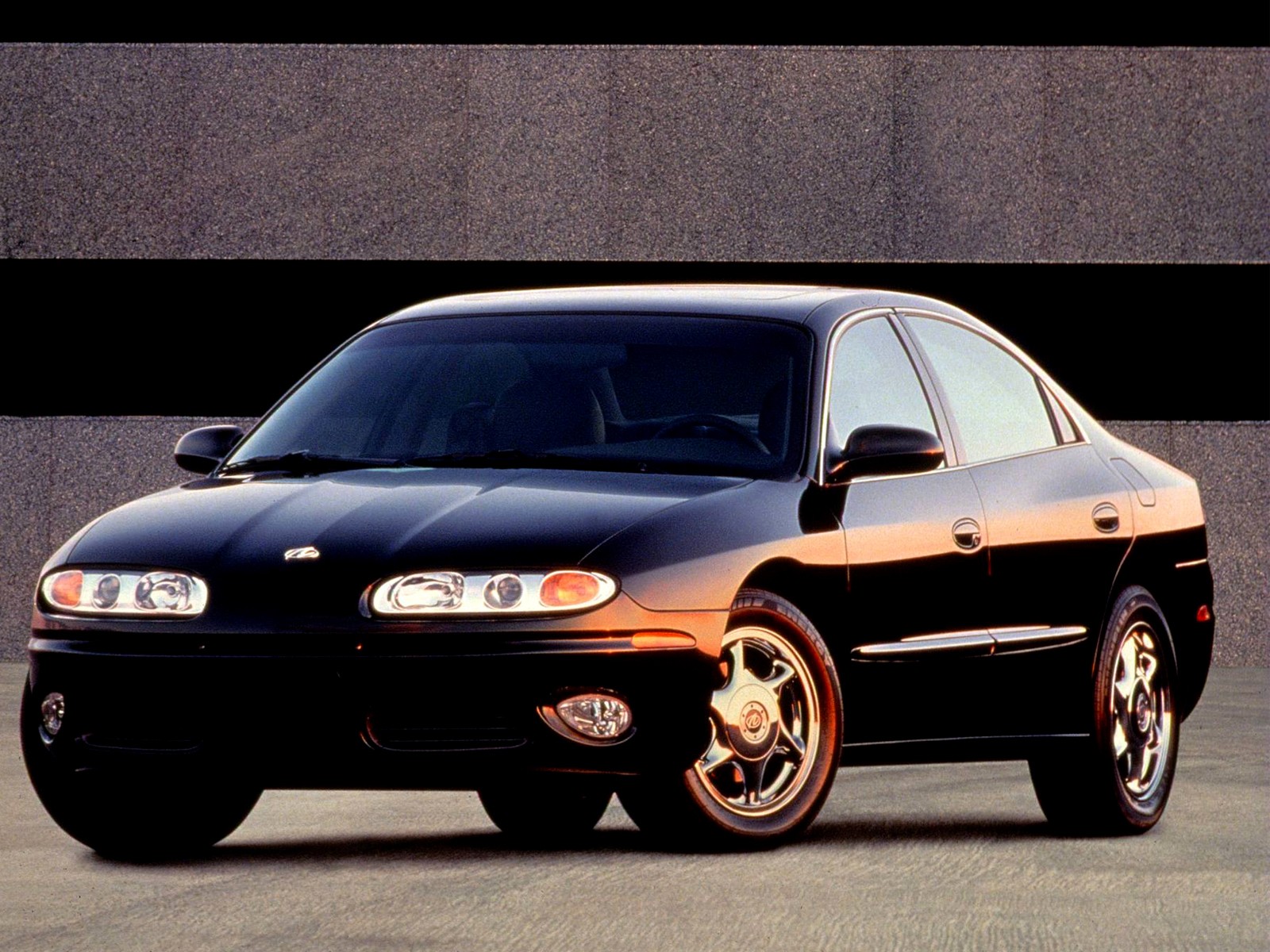 Oldsmobile Aurora photo 8