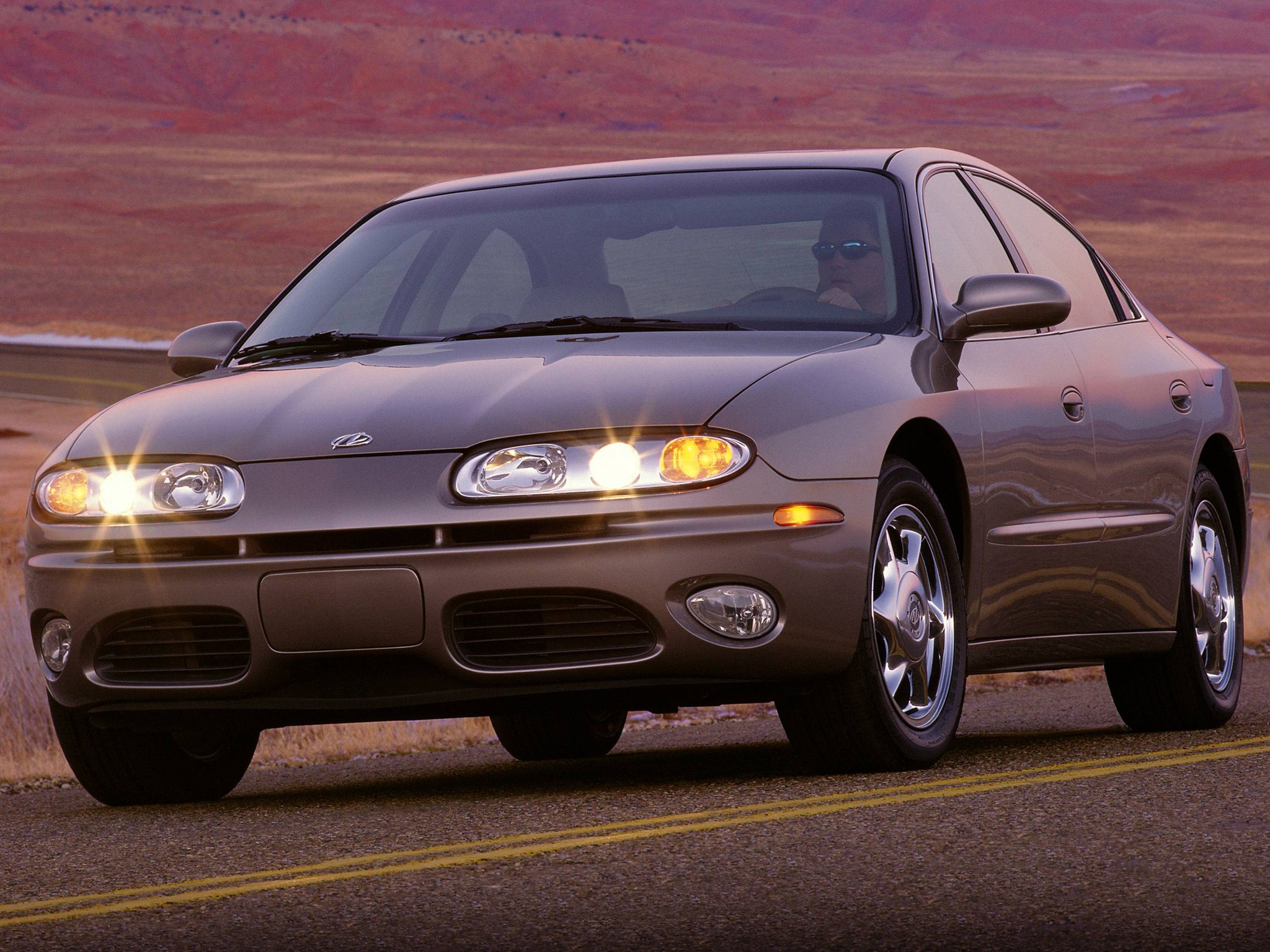 Oldsmobile Aurora photo 9