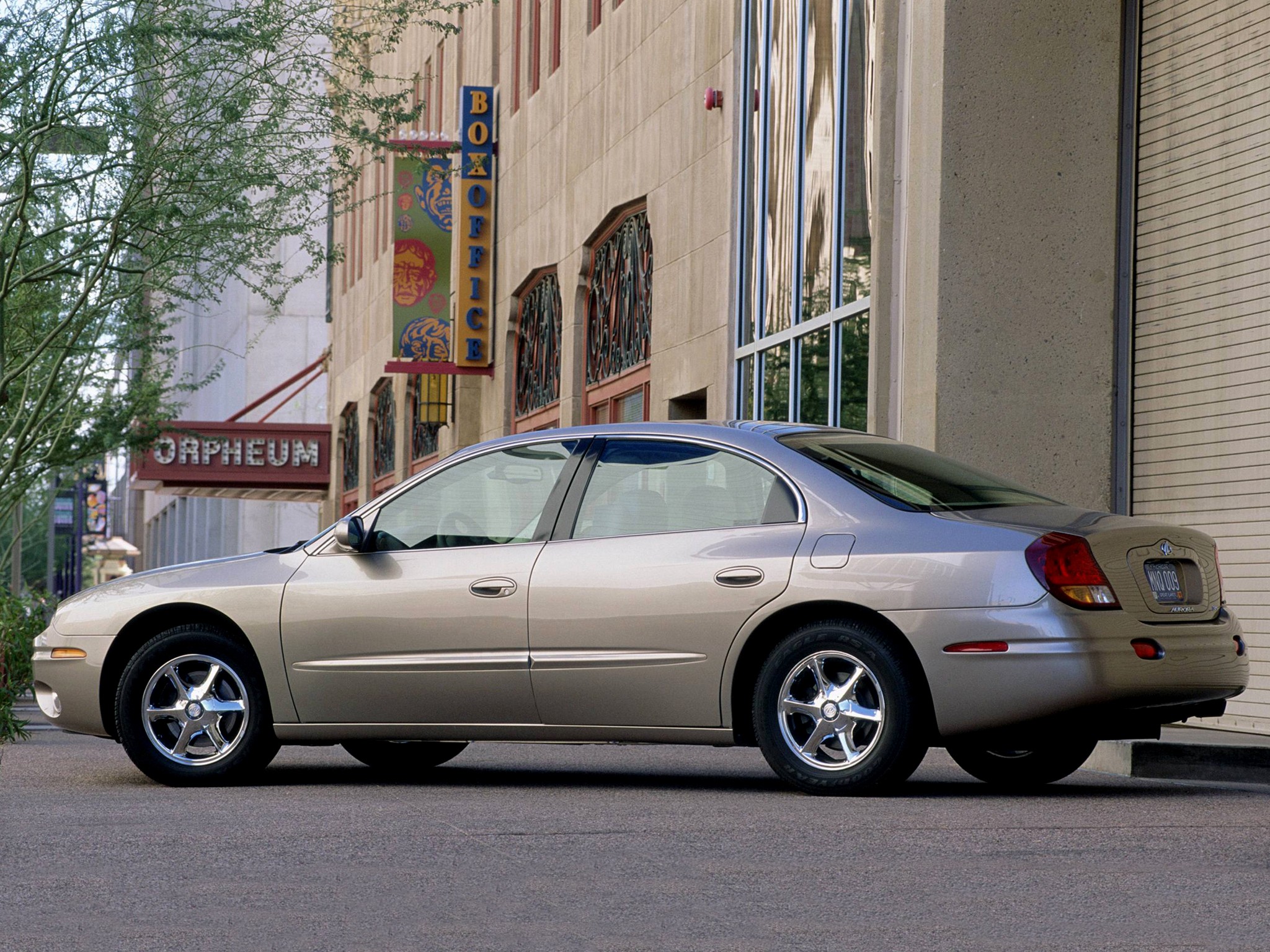 Oldsmobile Aurora photo 13