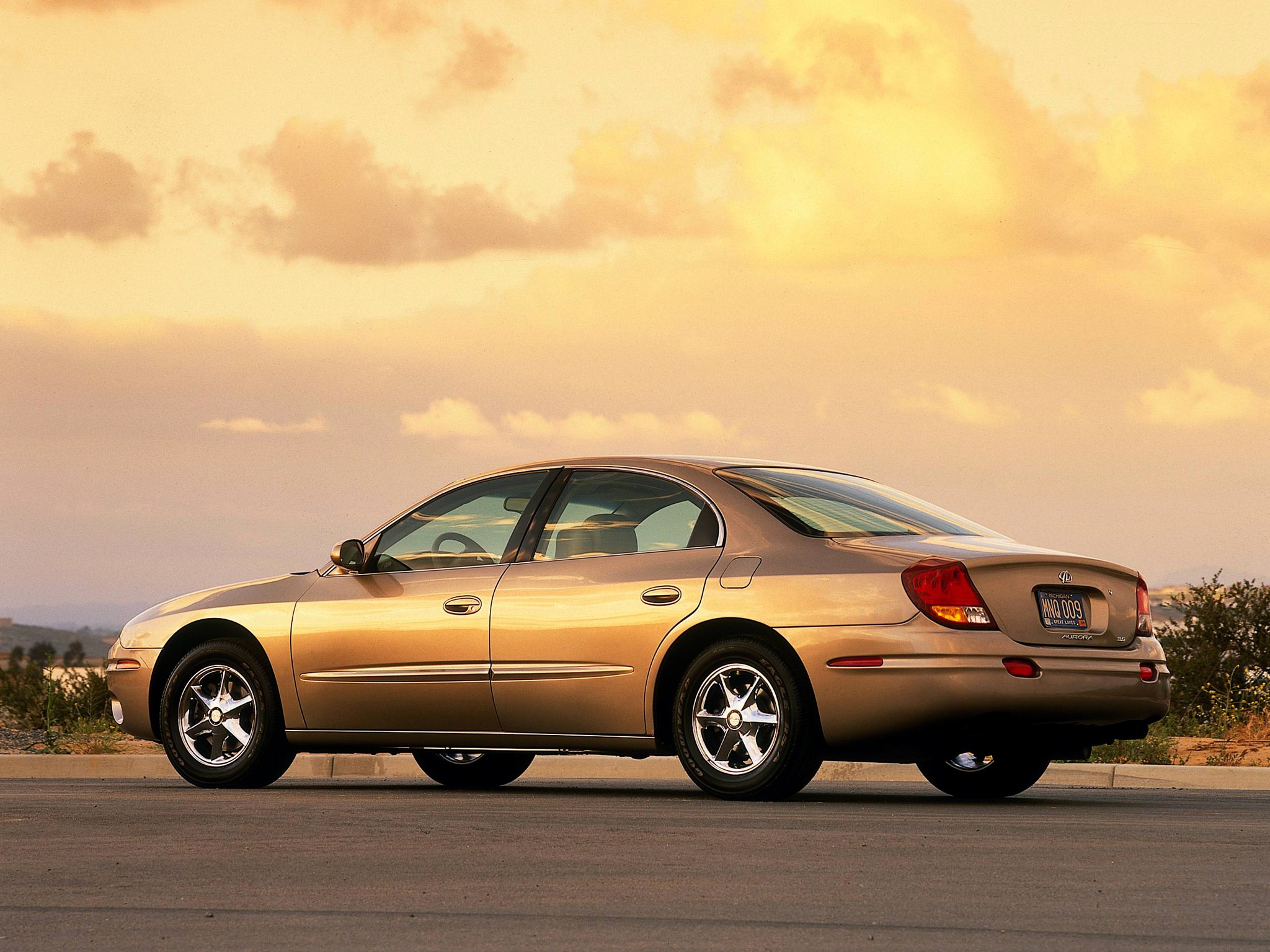 Oldsmobile Aurora photo 14