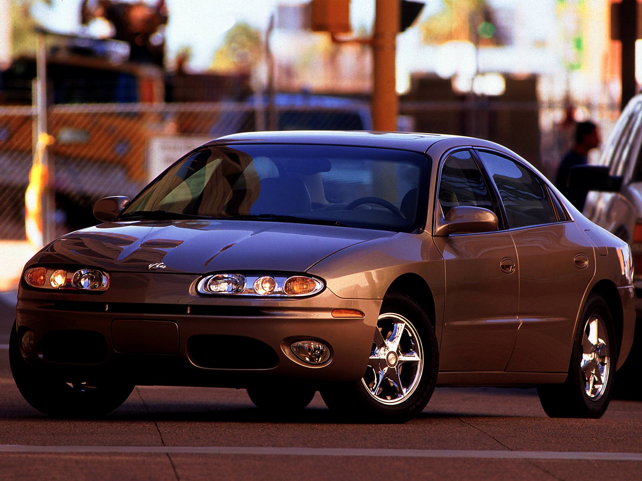 Oldsmobile Aurora photo 16