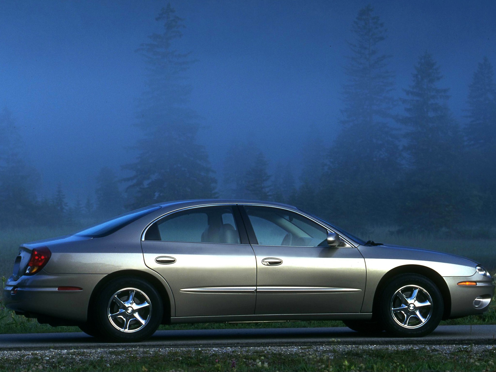 Oldsmobile Aurora photo 18