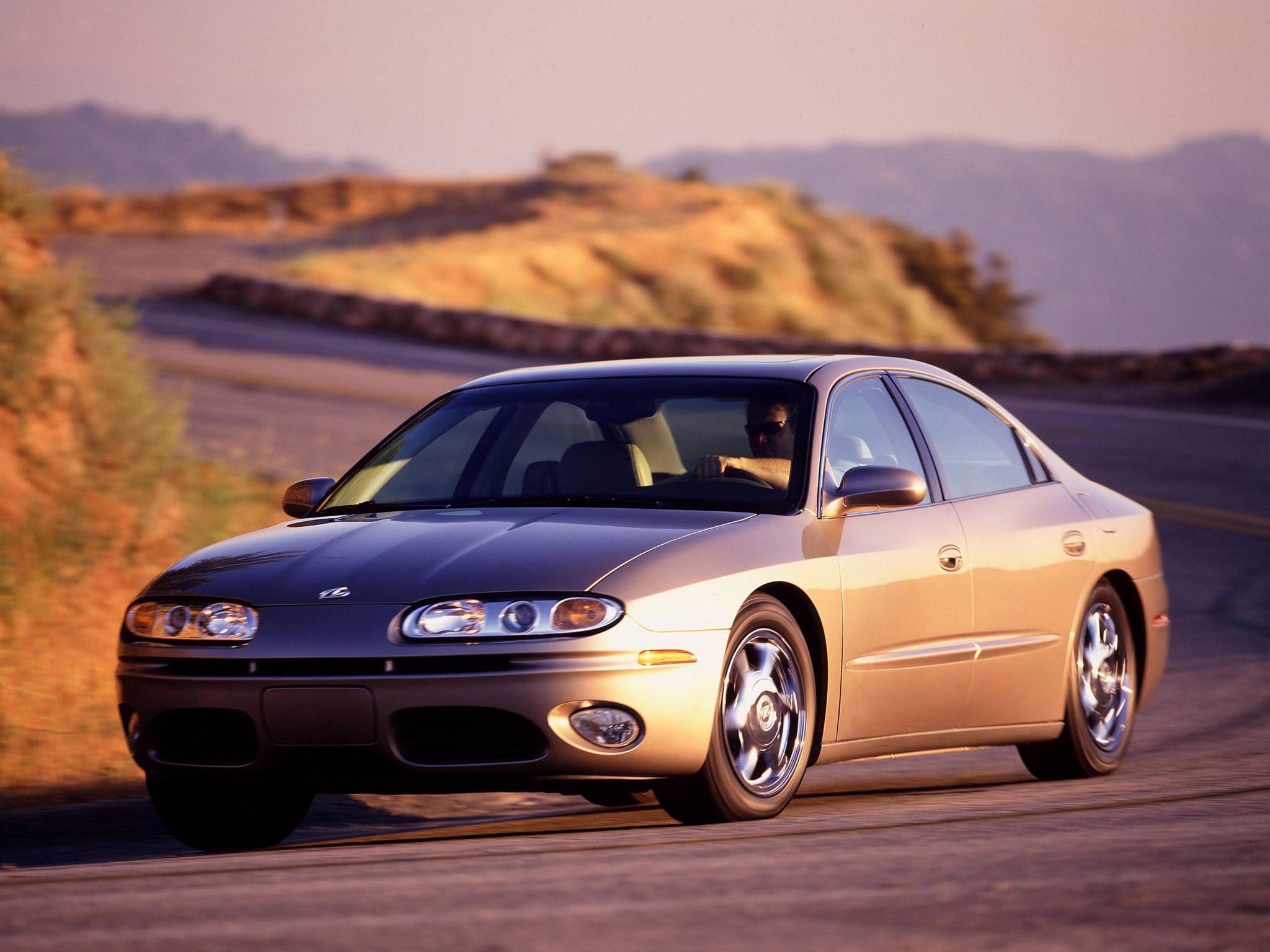 Oldsmobile Aurora photo 19
