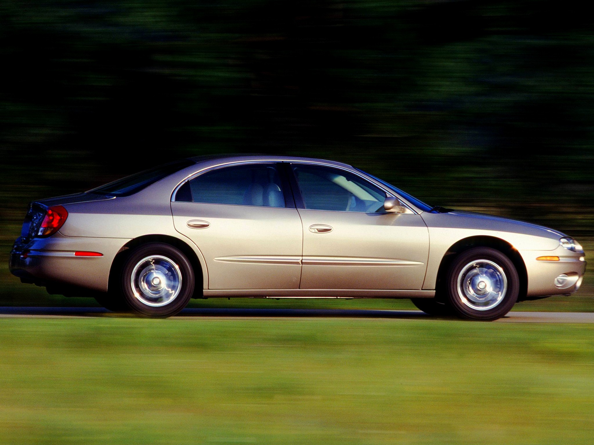 Oldsmobile Aurora photo 20