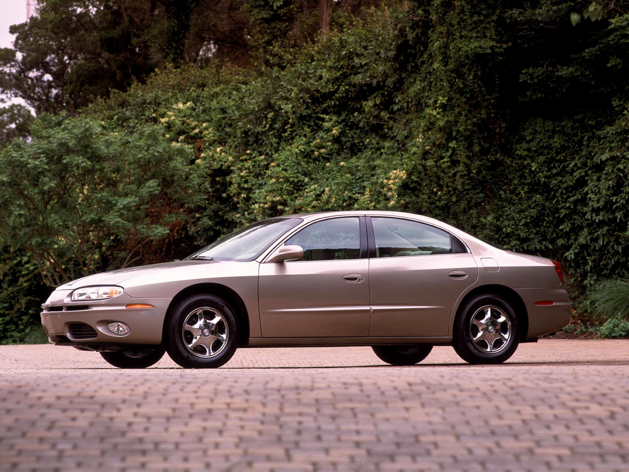Oldsmobile Aurora photo 21