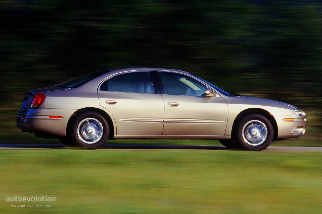 Oldsmobile Aurora photo 2