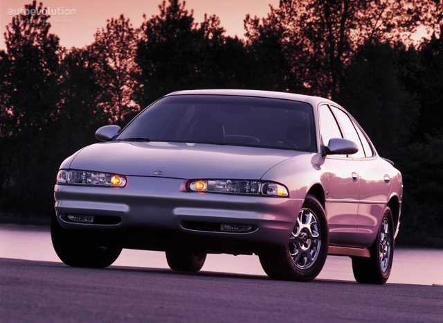 Oldsmobile Intrigue photo 2