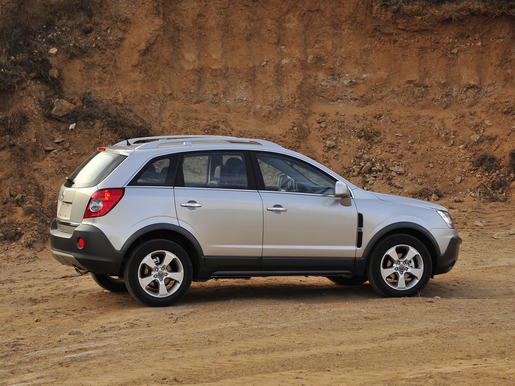 Opel Antara photo 17