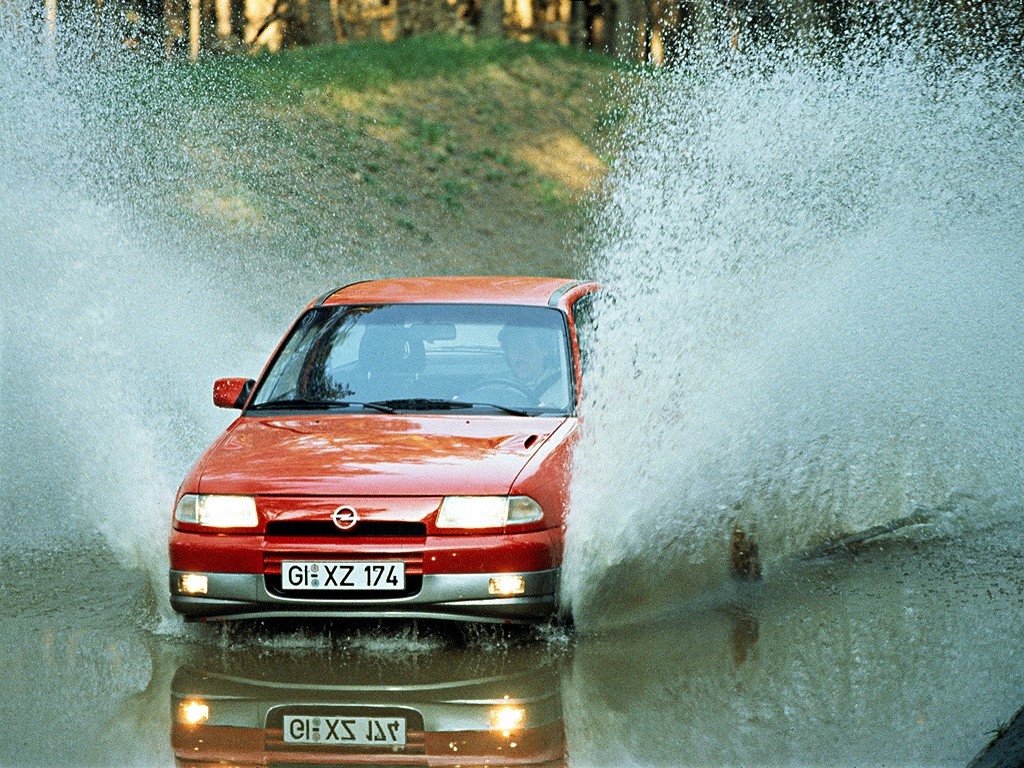 Opel Astra 3 Doors photo 5