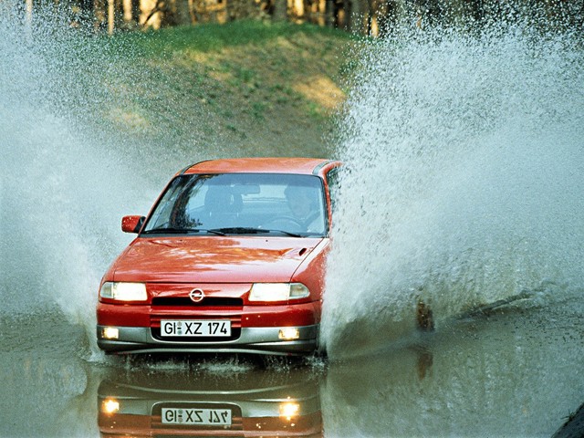 Opel Astra 3 Doors photo 5