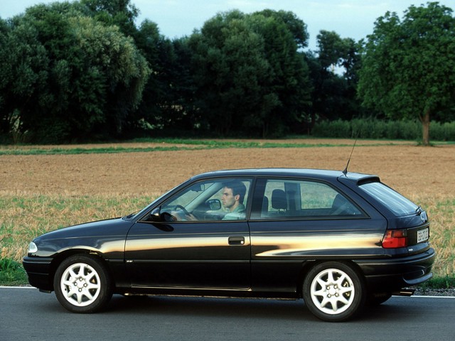 Opel Astra 3 Doors photo 2