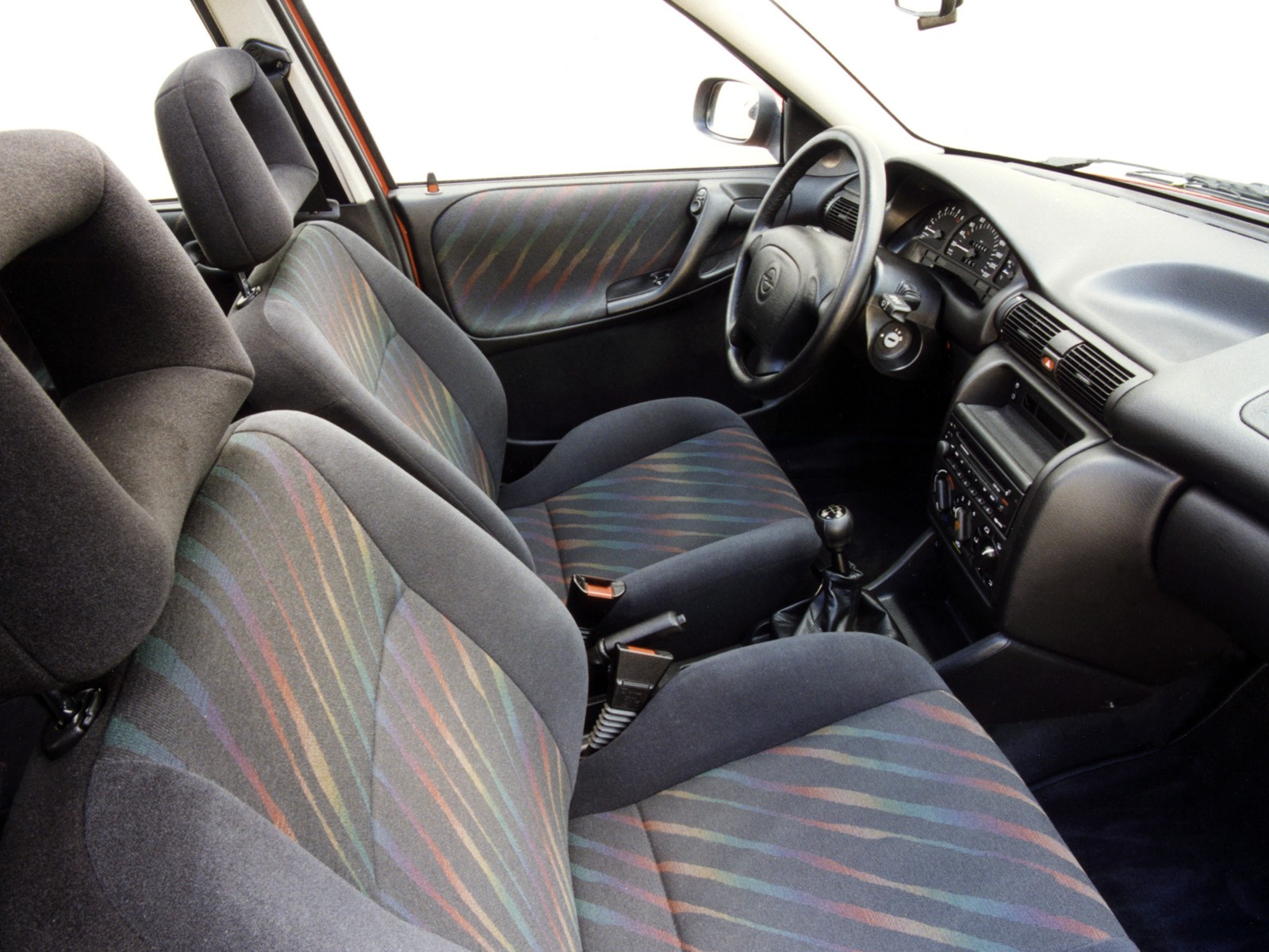 Opel Astra 3 Doors photo 16