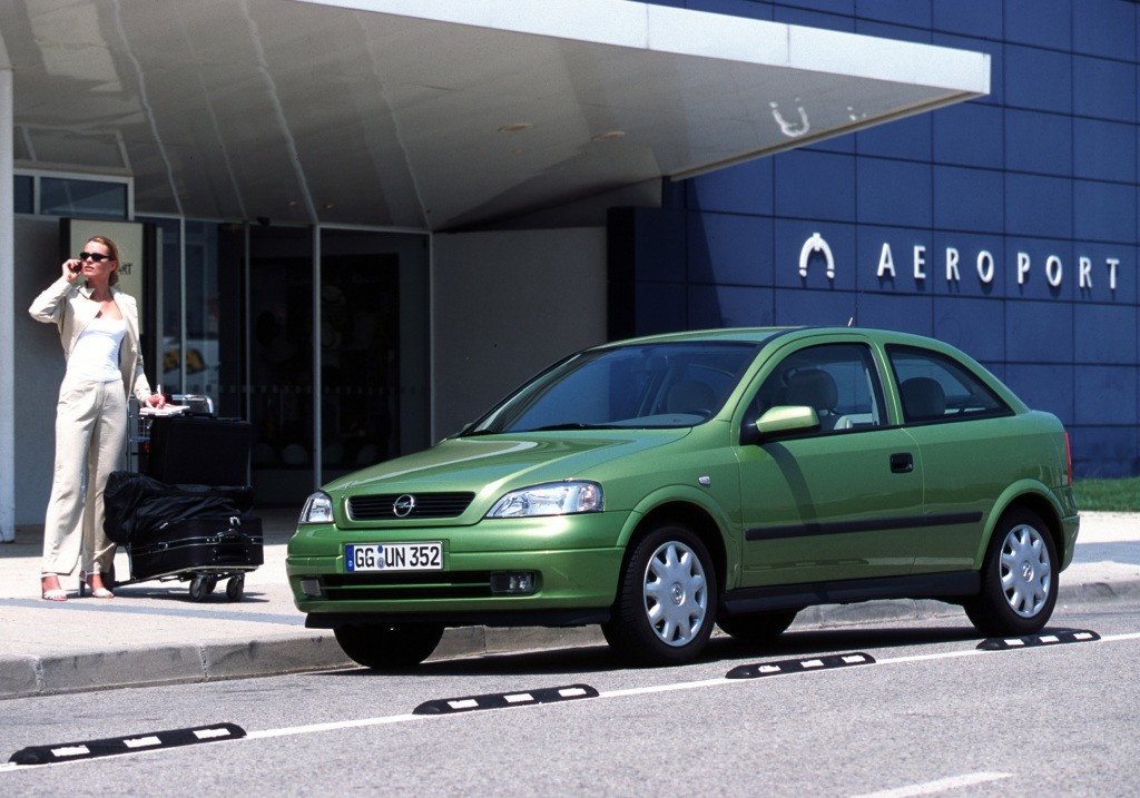 Opel Astra 3 Doors photo 9