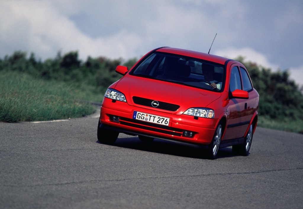 Opel Astra 3 Doors photo 11