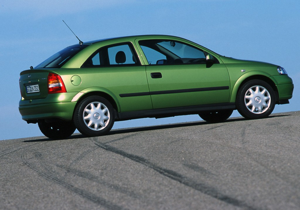 Opel Astra 3 Doors photo 16