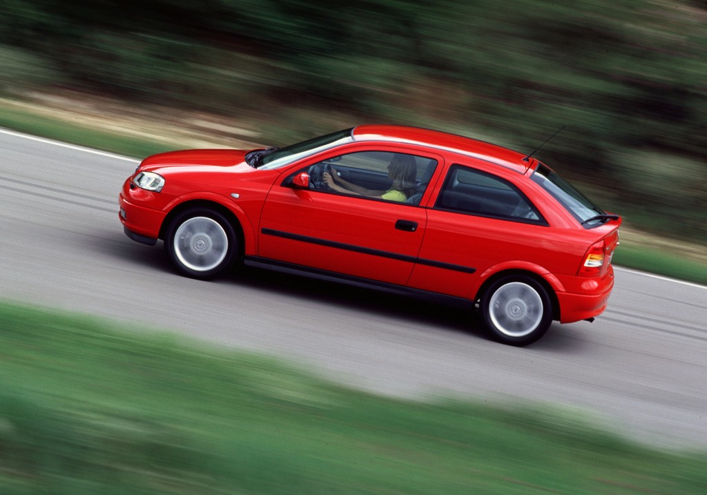 Opel Astra 3 Doors photo 17