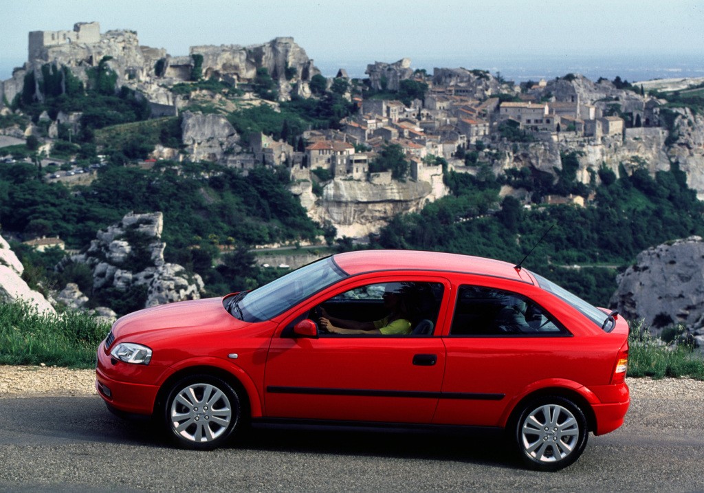 Opel Astra 3 Doors photo 19