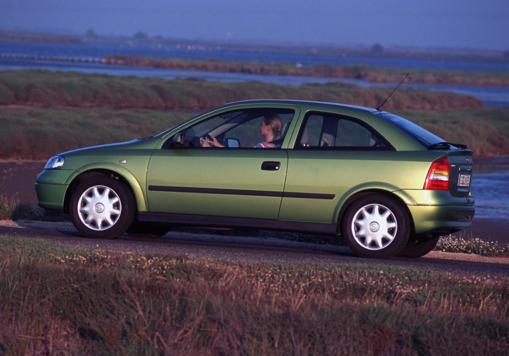 Opel Astra 3 Doors photo 22