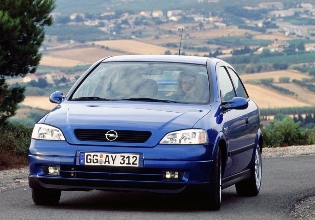 Opel Astra 3 Doors photo 27