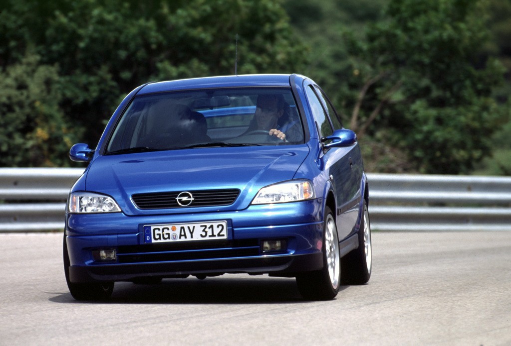 Opel Astra 3 Doors photo 28