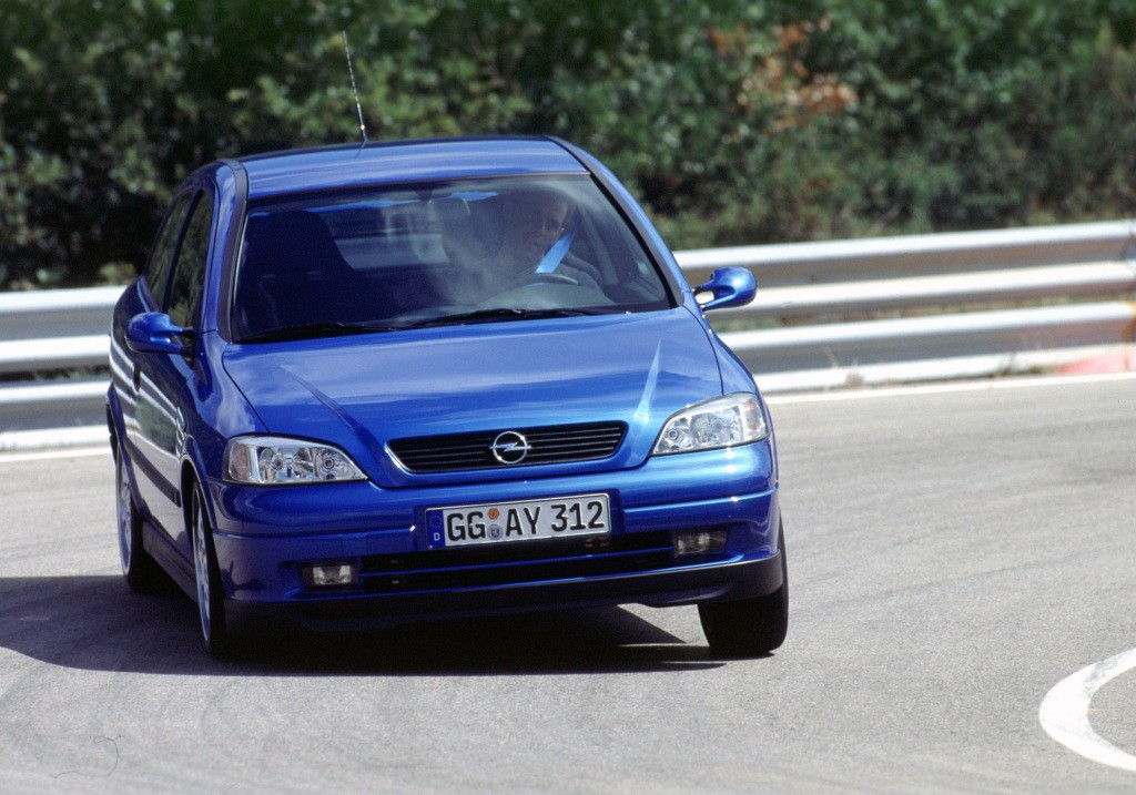 Opel Astra 3 Doors photo 29