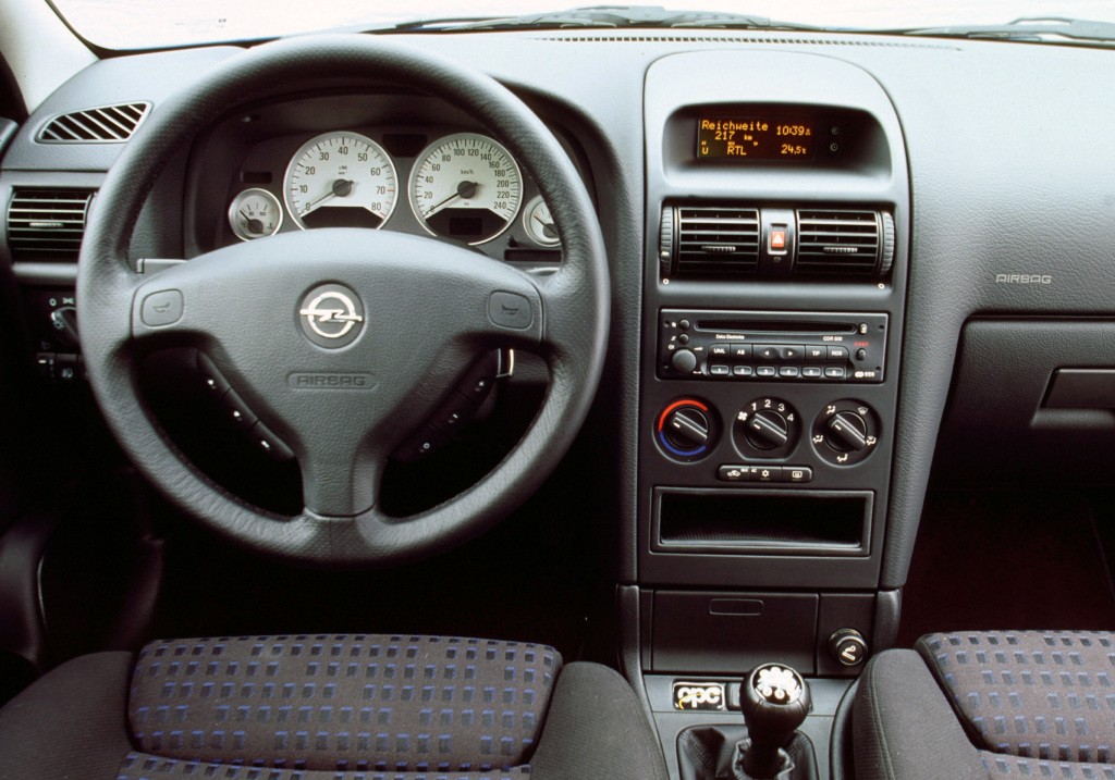 Opel Astra 3 Doors photo 49