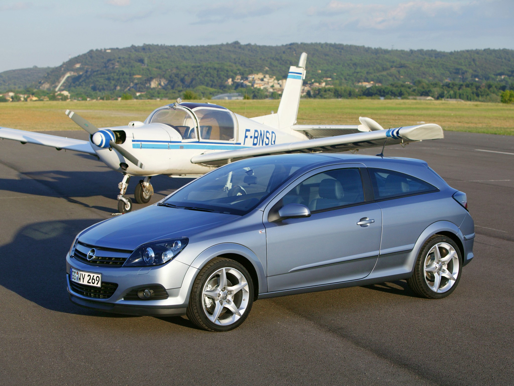 Opel Astra 3 Doors photo 18