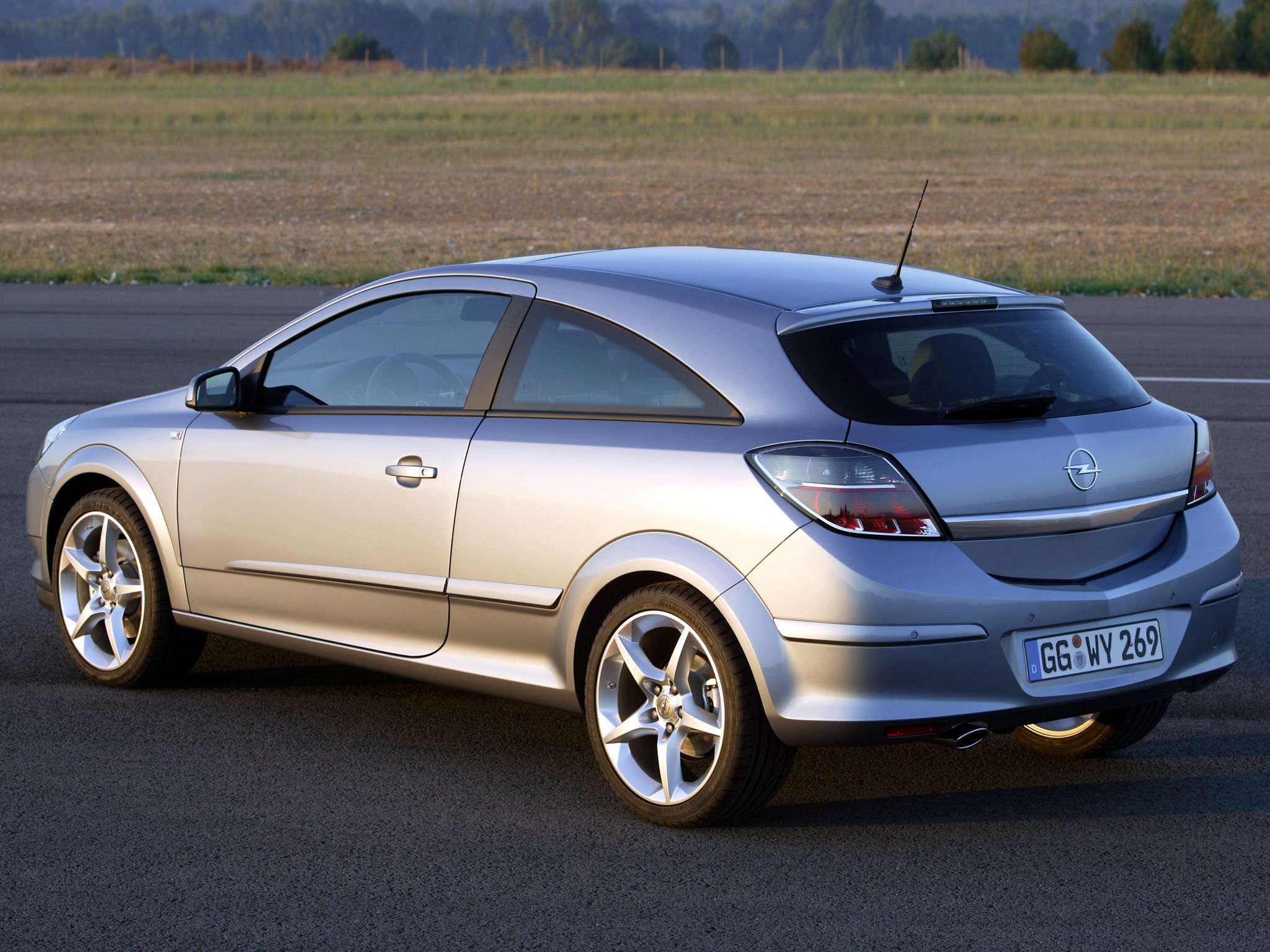 Opel Astra 3 Doors photo 24