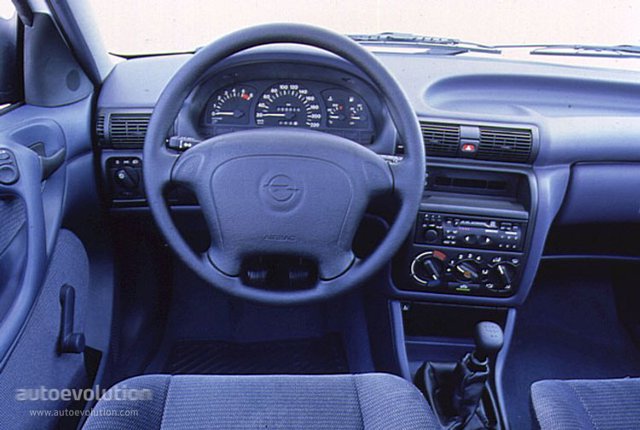 Opel Astra 5 Doors photo 13