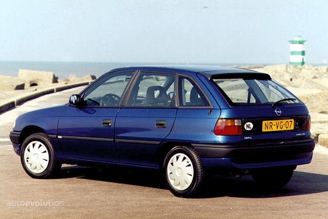Opel Astra 5 Doors photo 2