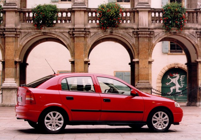 Opel Astra 5 Doors photo 19
