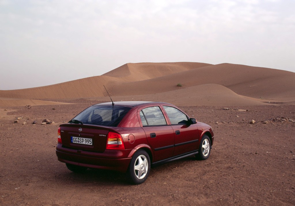 Opel Astra 5 Doors photo 32