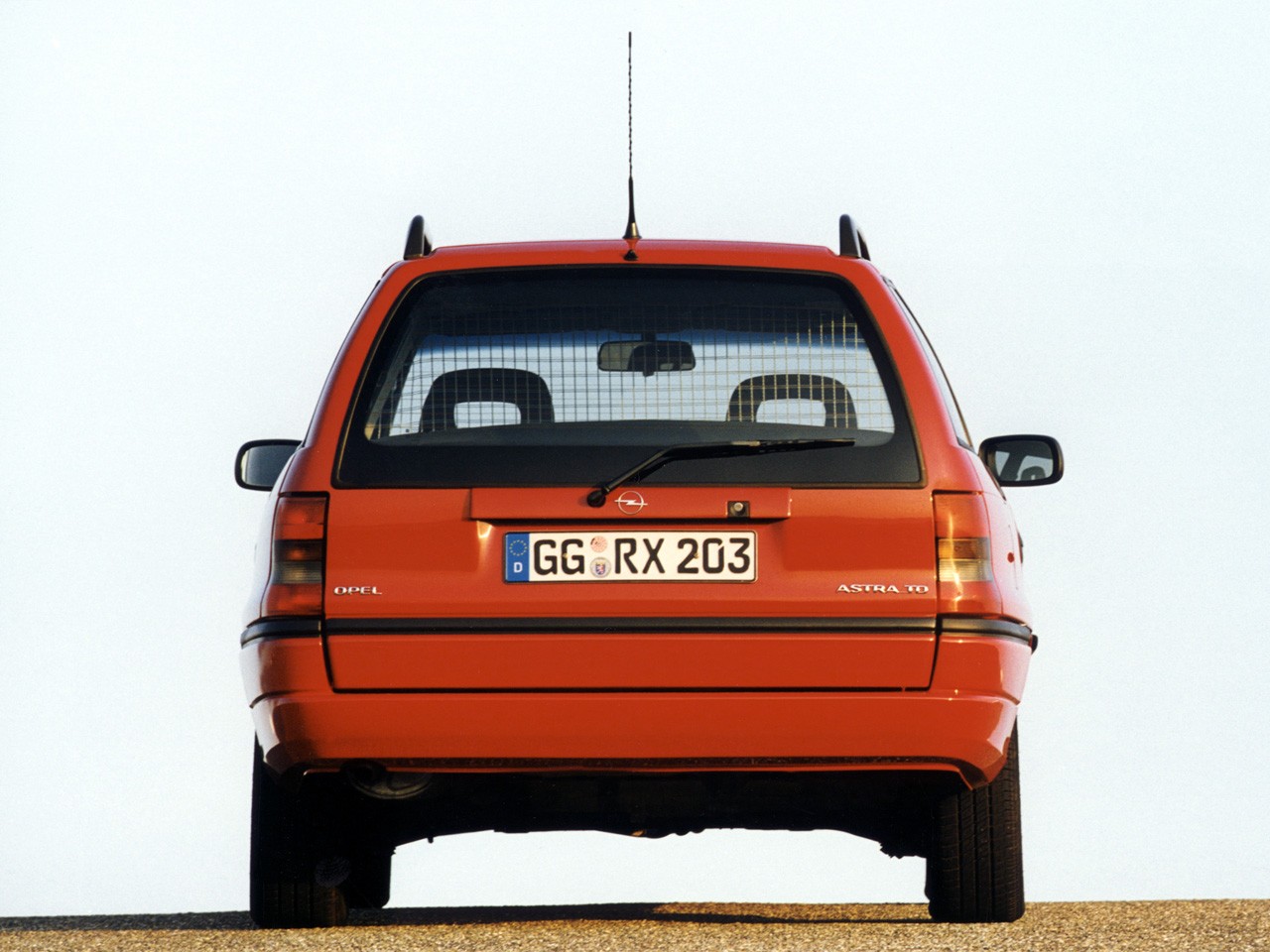 Opel Astra Caravan photo 9