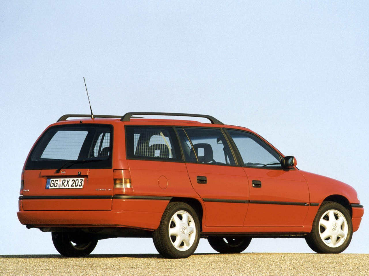 Opel Astra Caravan photo 10