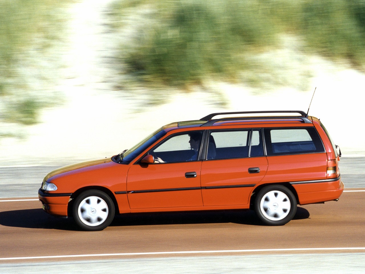 Opel Astra Caravan photo 11