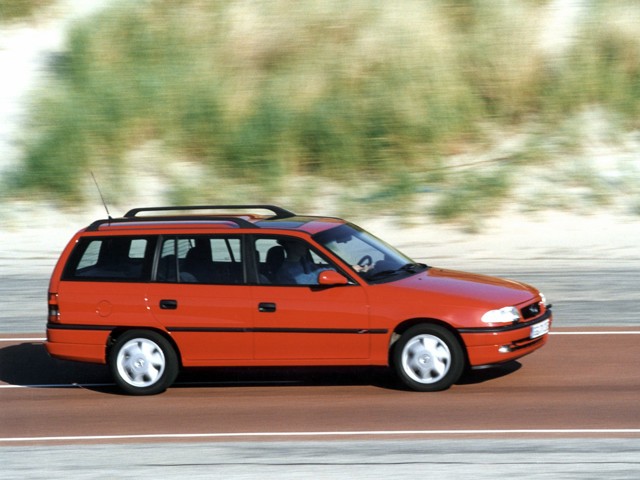 Opel Astra Caravan photo 12