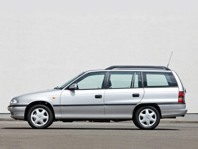 Opel Astra Caravan photo 7